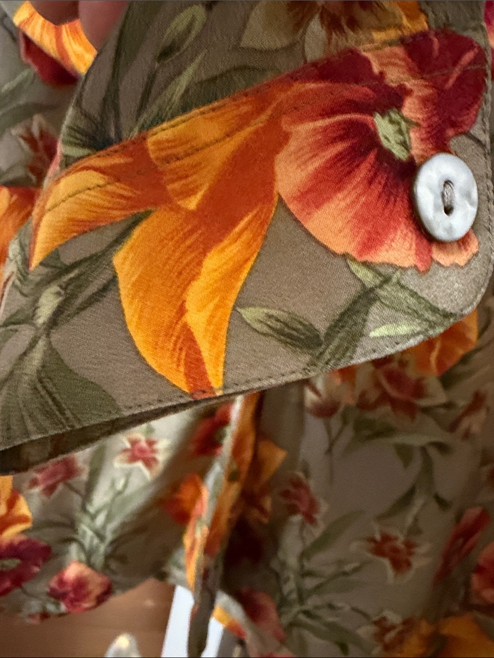 Saks fifth avenue silk Olive Floral Button Yellow & Orange Blooms size blouse M - Picture 3 of 5